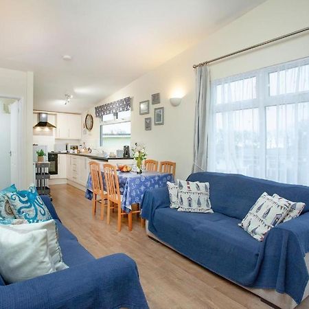 Sunnydaze-Detached Chalet With 2 Bedrooms And 2 Bathrooms And Private Parking Outside Door Dartmouth Extérieur photo