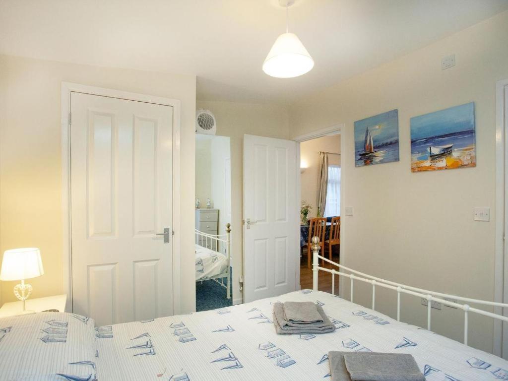 Sunnydaze-Detached Chalet With 2 Bedrooms And 2 Bathrooms And Private Parking Outside Door Dartmouth Extérieur photo