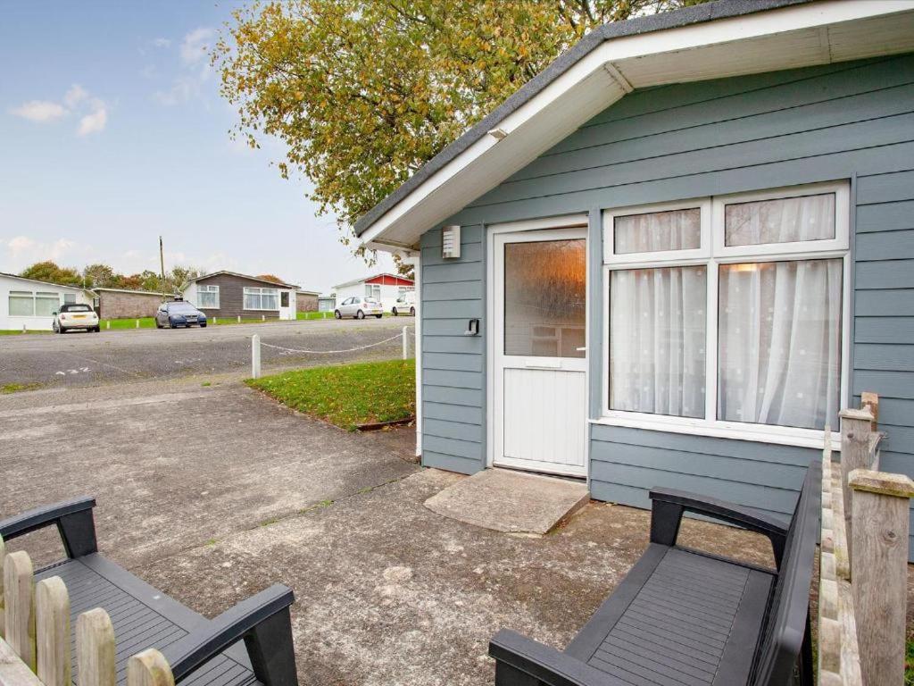 Sunnydaze-Detached Chalet With 2 Bedrooms And 2 Bathrooms And Private Parking Outside Door Dartmouth Extérieur photo