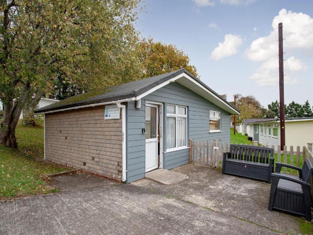 Sunnydaze-Detached Chalet With 2 Bedrooms And 2 Bathrooms And Private Parking Outside Door Dartmouth Extérieur photo